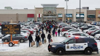 북적이는 에드먼턴 박싱 데이… 위조지폐·차량 털이 주의하세요