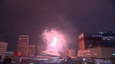 에드먼턴 밤하늘 수놓은 2026년 새해 희망의 불꽃