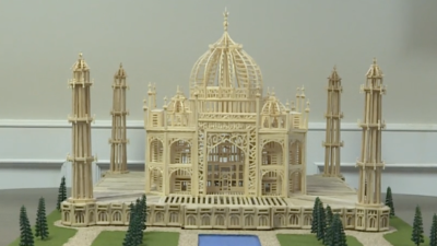 에드먼턴 87세 노인, 수천 시간 들여 세계 명소를 성냥개비로 재현