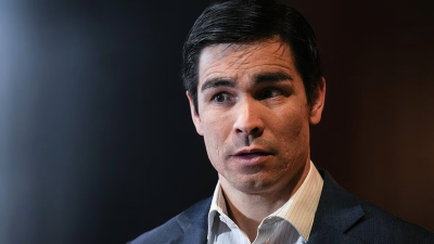 캐나다 축구 협회는 캐나다 축구 사업체와의 계약 체결을 기다리고 있지만, 재정 수치가 개선될 것으로 기대하고 있습니다.